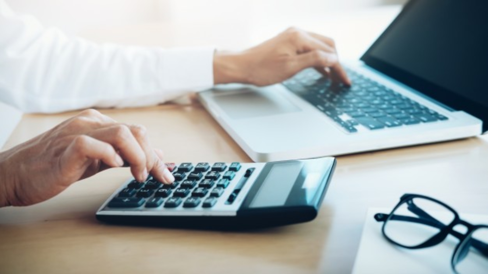 finances-saving-economy-concept-female-accountant-banker-use-calculator_1421-91